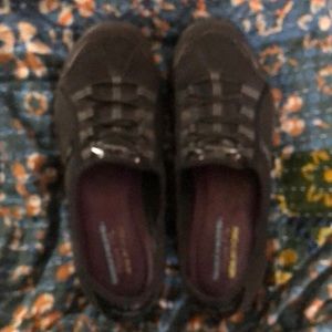 Sketchers relaxed fit memory foam size 9